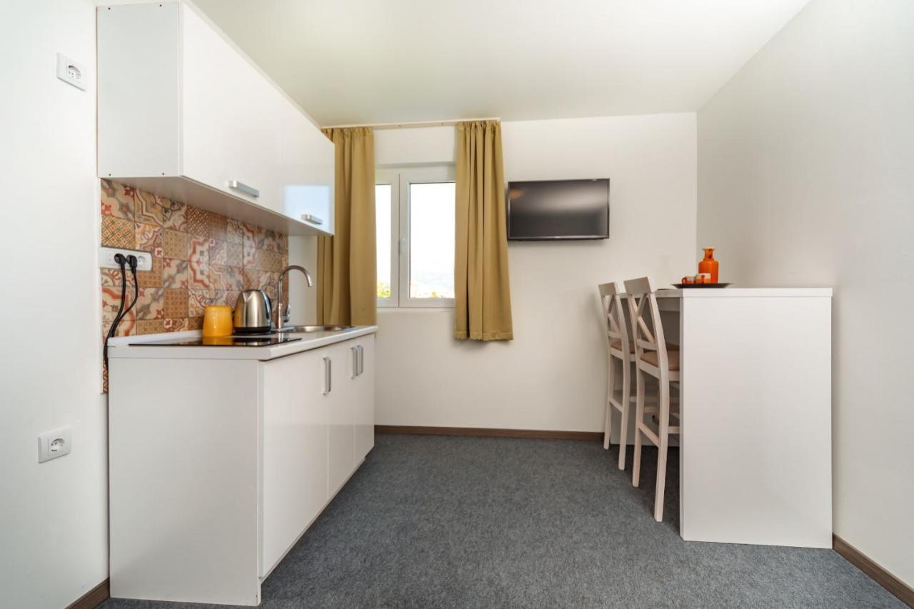 Mika'S Seaview Apartments Bar Exteriér fotografie
