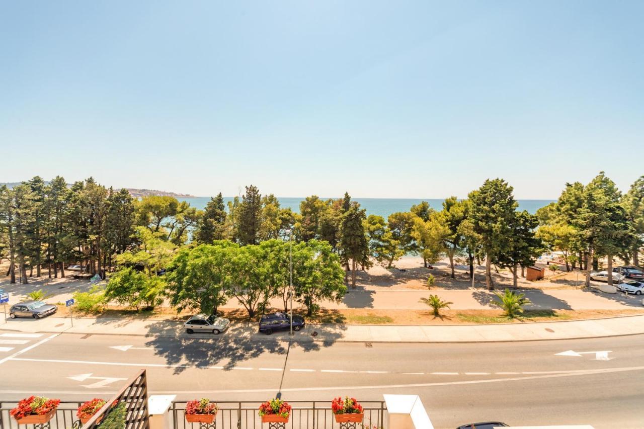 Mika'S Seaview Apartments Bar Exteriér fotografie