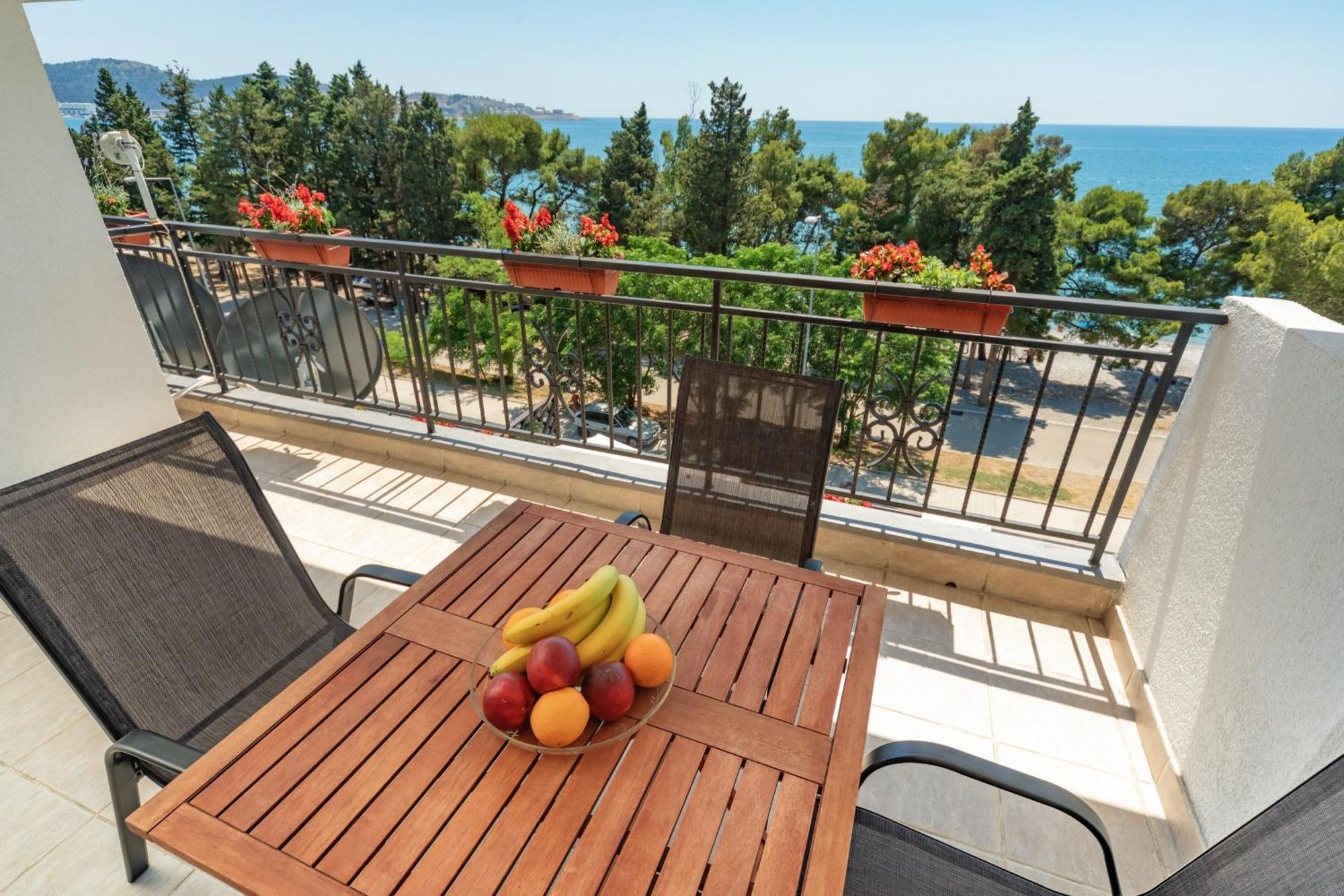 Mika'S Seaview Apartments Bar Pokoj fotografie